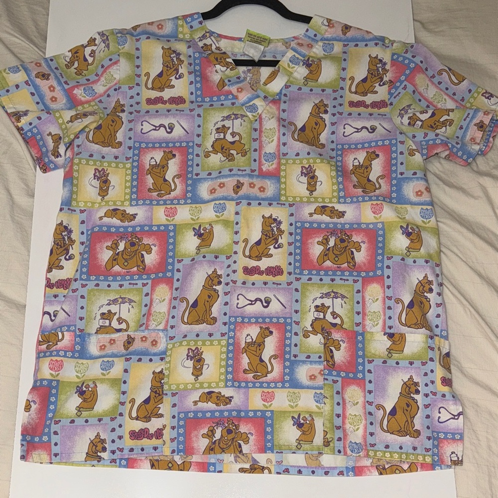 vintage Scooby Doo scrub top size: Large